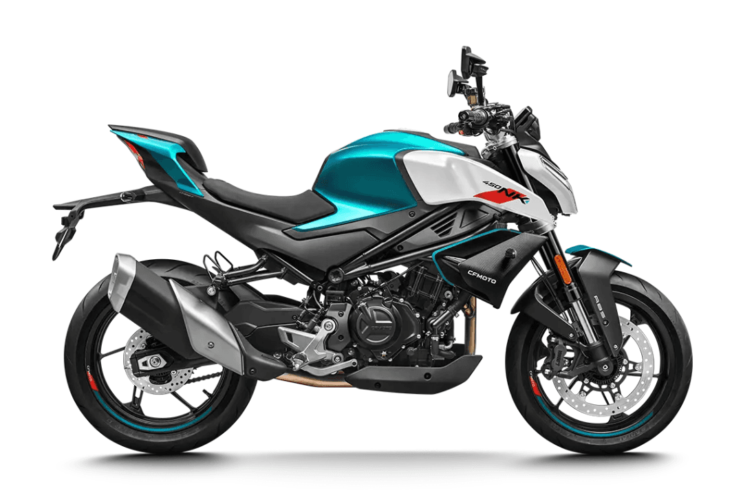 Moto con lavado detallado profesional